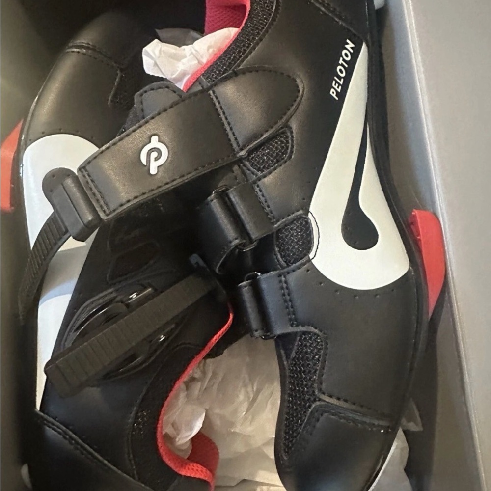 Peleton womens 9 mens  7.5 cycling shoes hook and loop with box